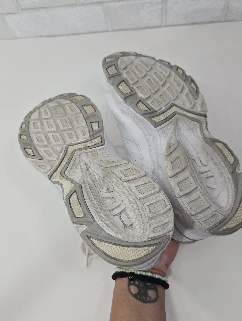 FILA cool max memory foam tennis shoes